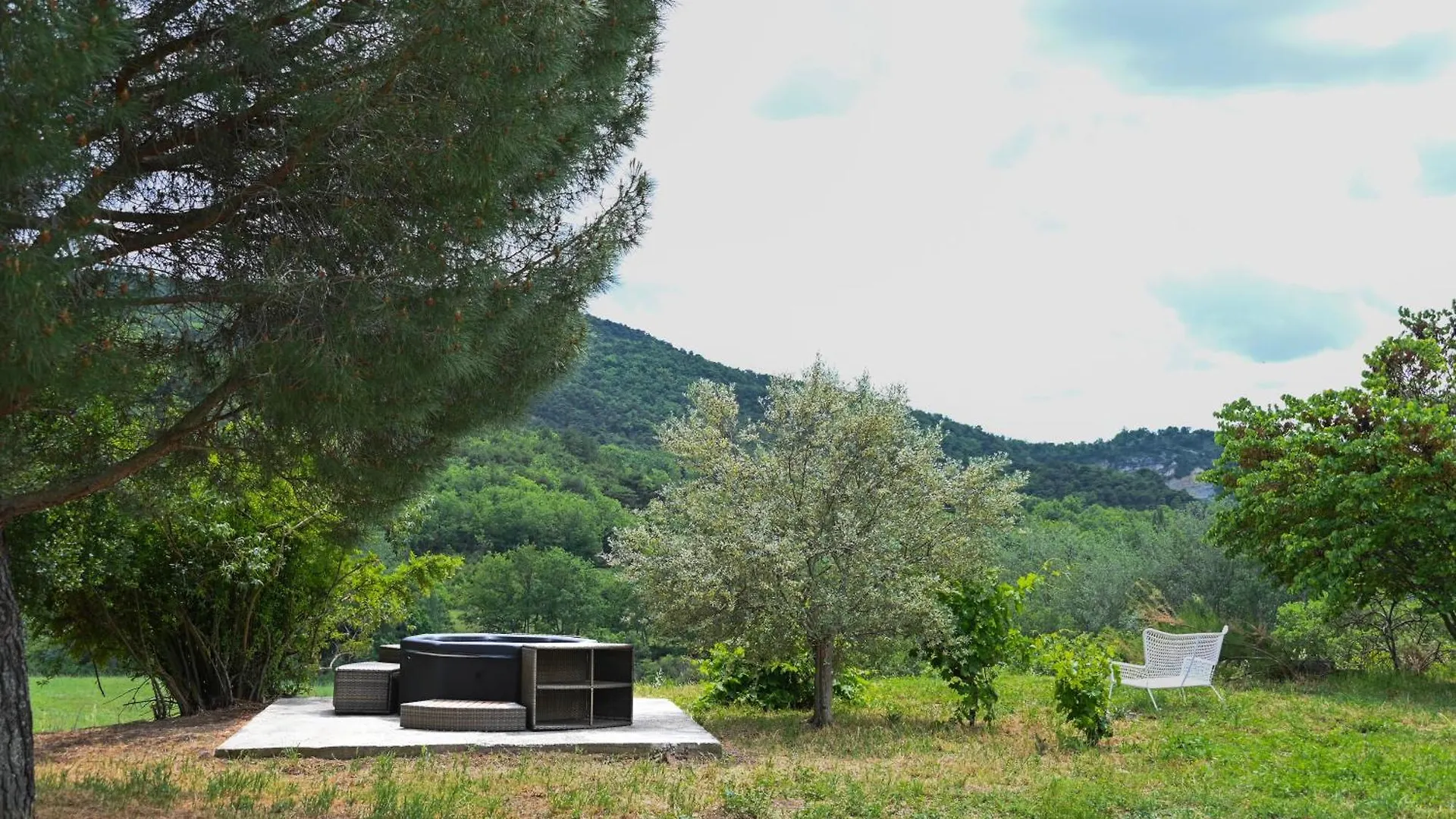 Viens Propriete Au Calme En Pleine Nature Avec Jacuzzi בית נופש
